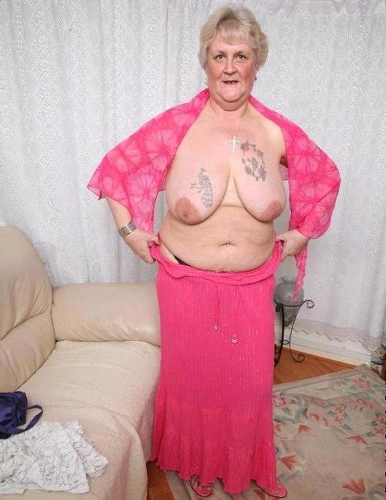25P Older and hot 190 (Saggy tits and tattoo)