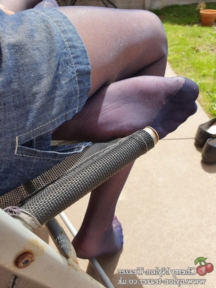 25P Belle Blue Nylon Glossy Tights