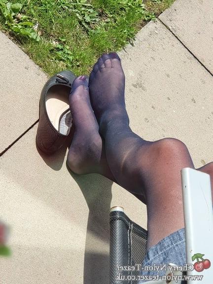 25P Belle Blue Nylon Glossy Tights
