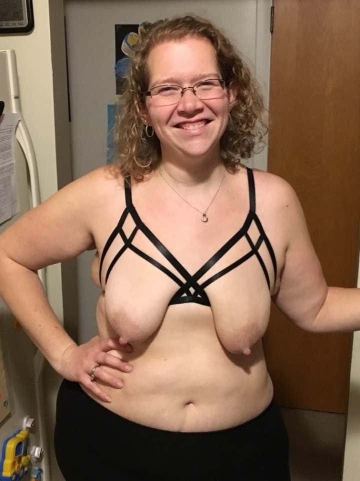 25P Mamelles de salope a traire 8 (saggy tits of slut to fuck)