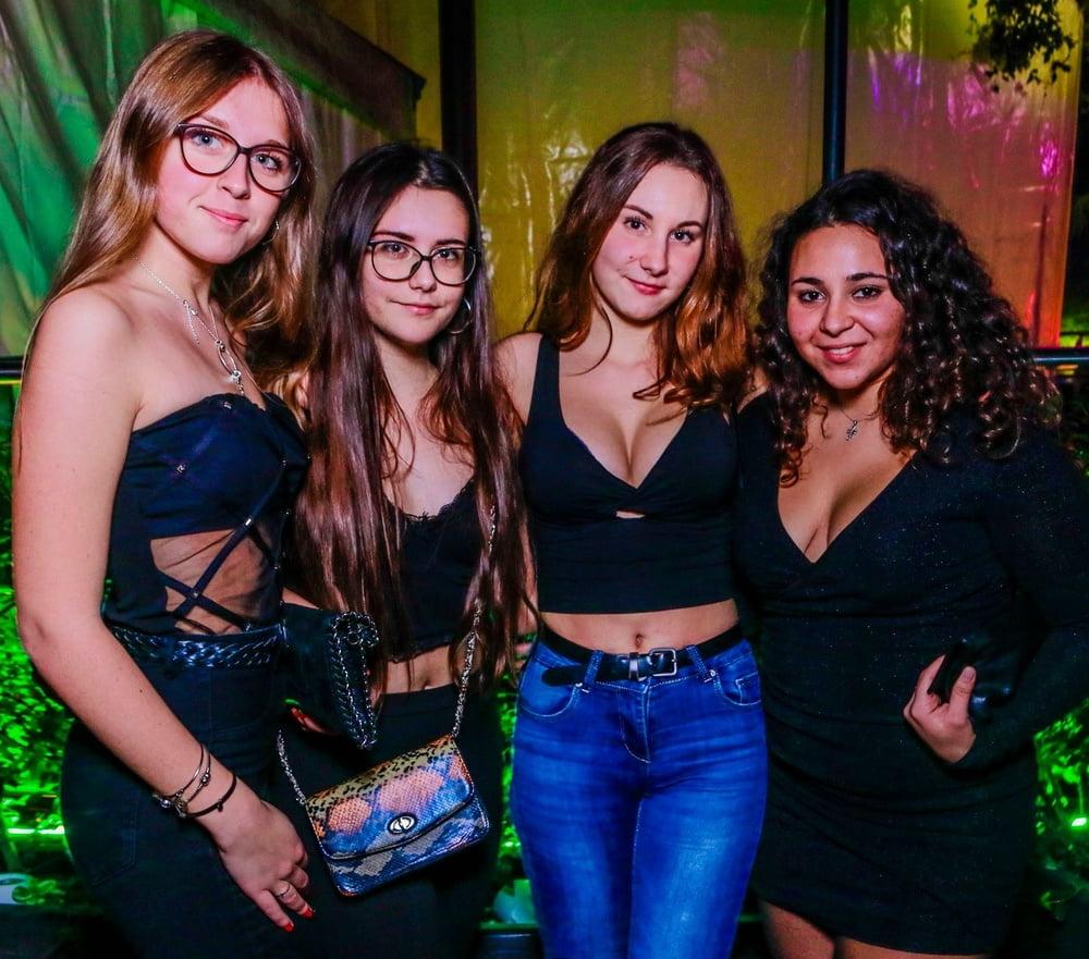 20P Girls partying in club - Paris #98