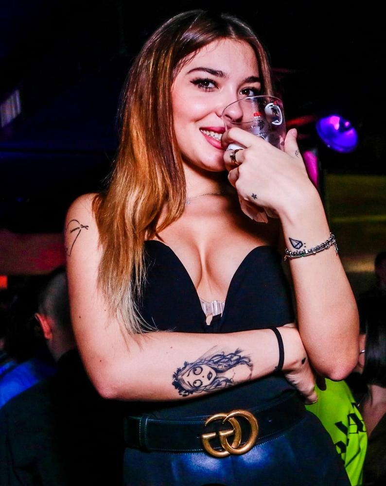 20P Girls partying in club - Paris #98