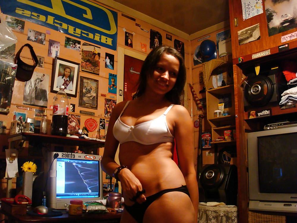 18P LATINA SLUT