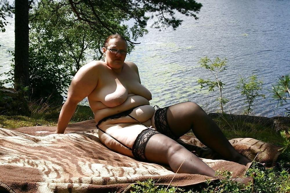 25P mature naked women wearing nylon outside