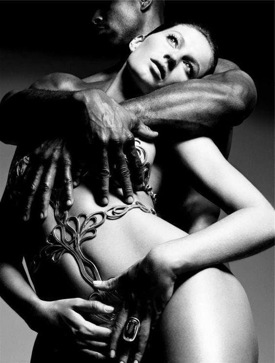10P Gisele Bundchen Black and White
