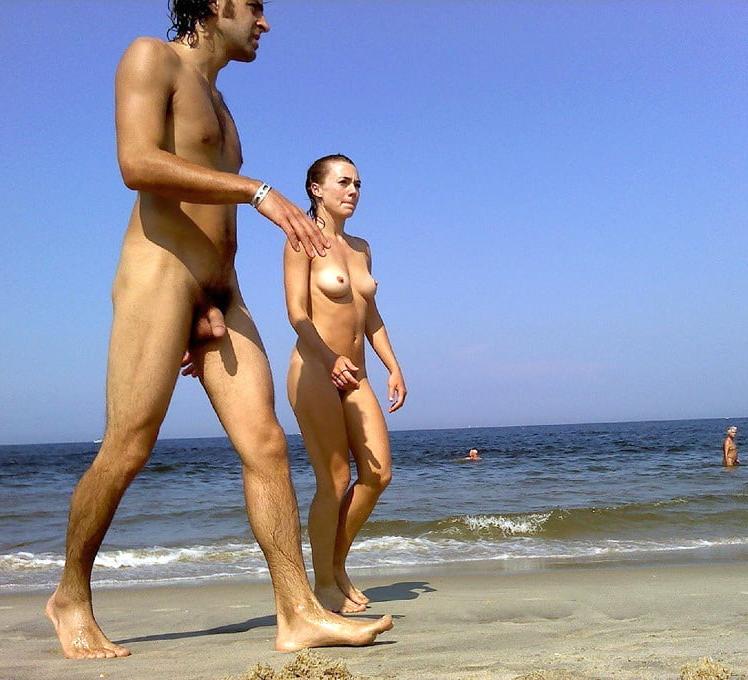 25P 0822 Women's nude beach