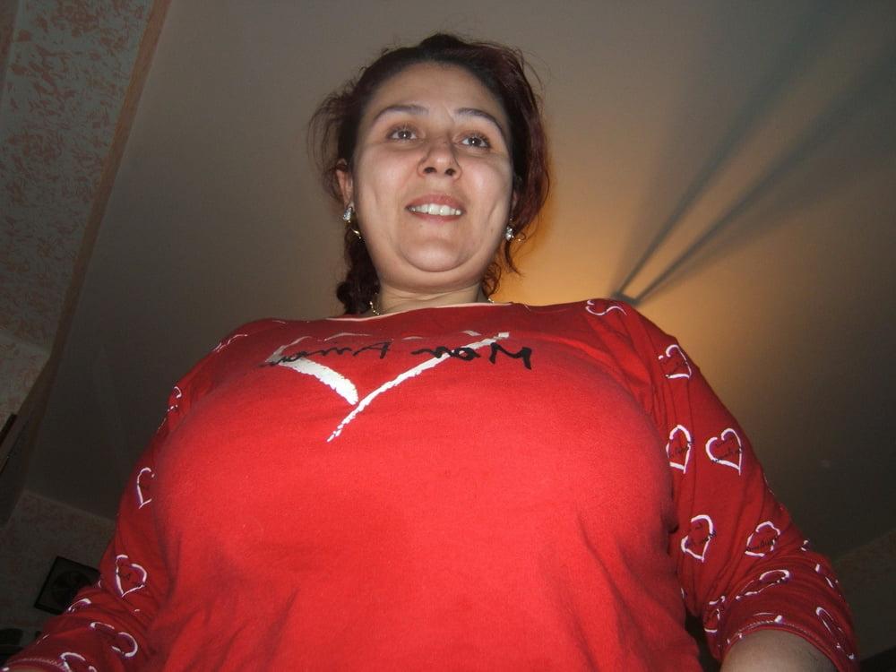 25P Full Bush Mega Busty Milf