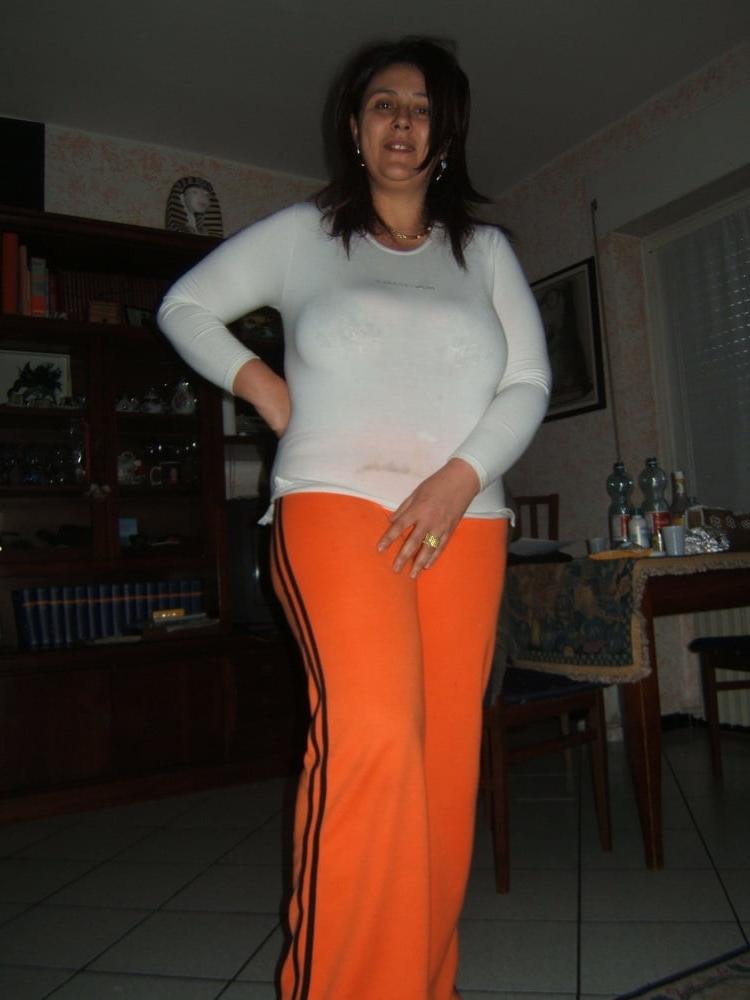 25P Full Bush Mega Busty Milf