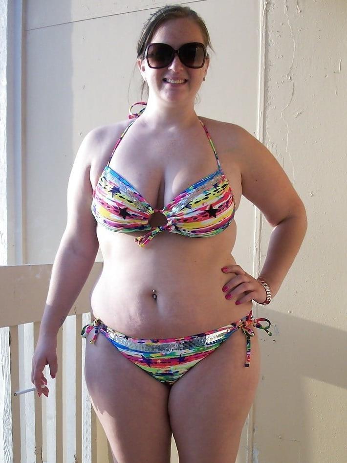 25P Older and hot 173 (Saggy tits in bikini)