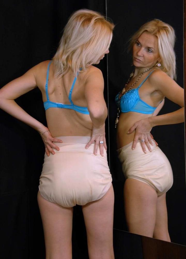 25P Latex panties