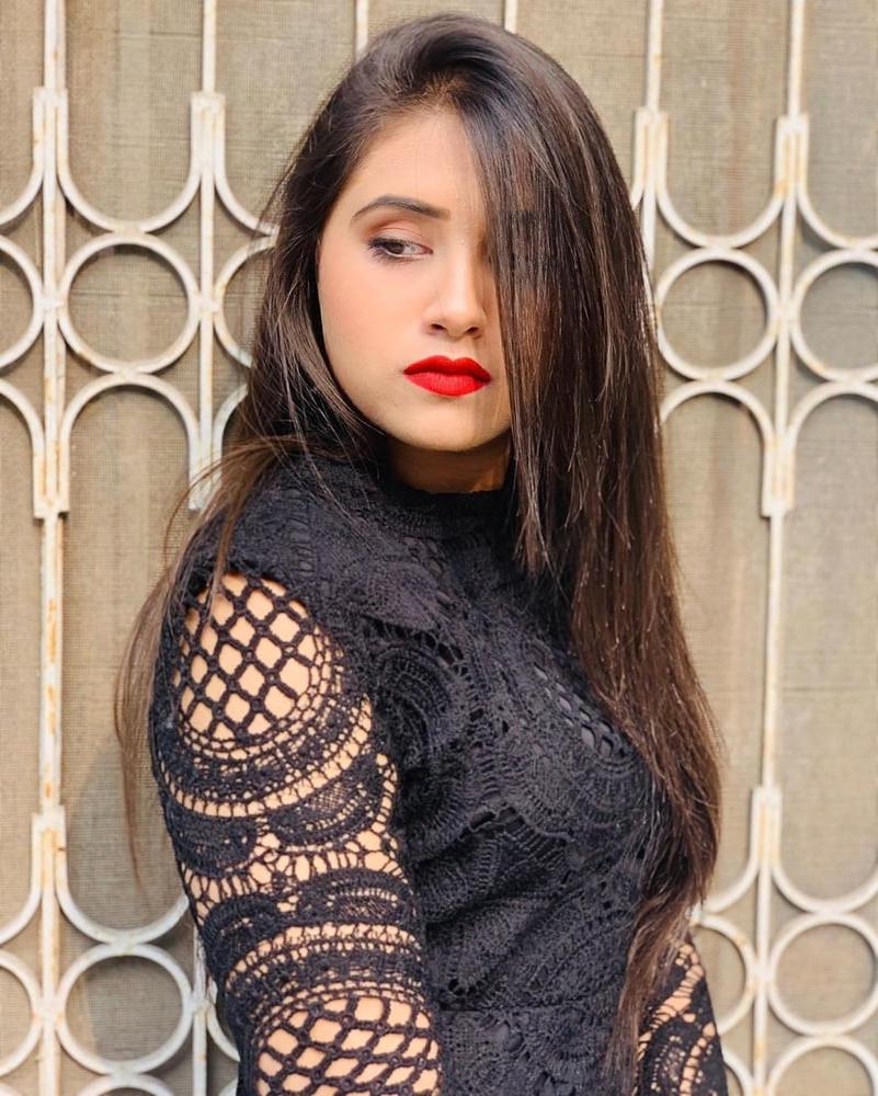 9P Famous paki tiktoker Minahil Malik leaked nude pics