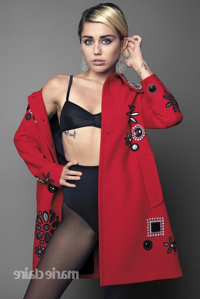25P Miley Cyrus Nude