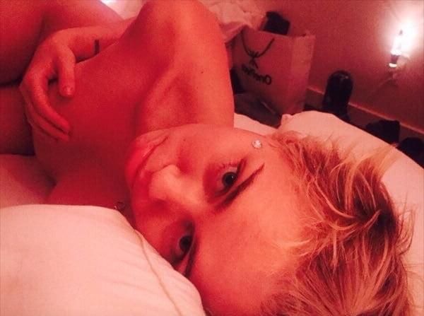 25P Miley Cyrus Nude