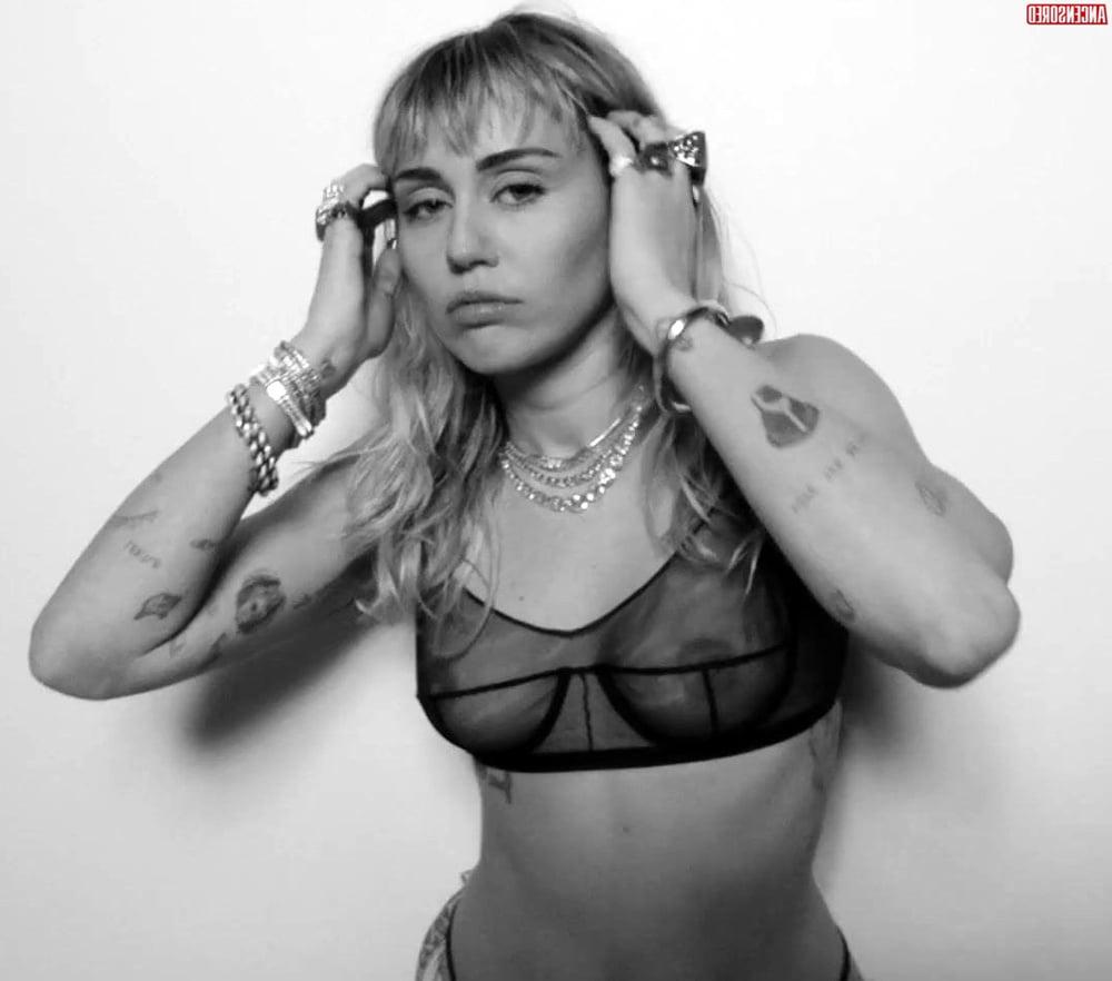 25P Miley Cyrus Nude