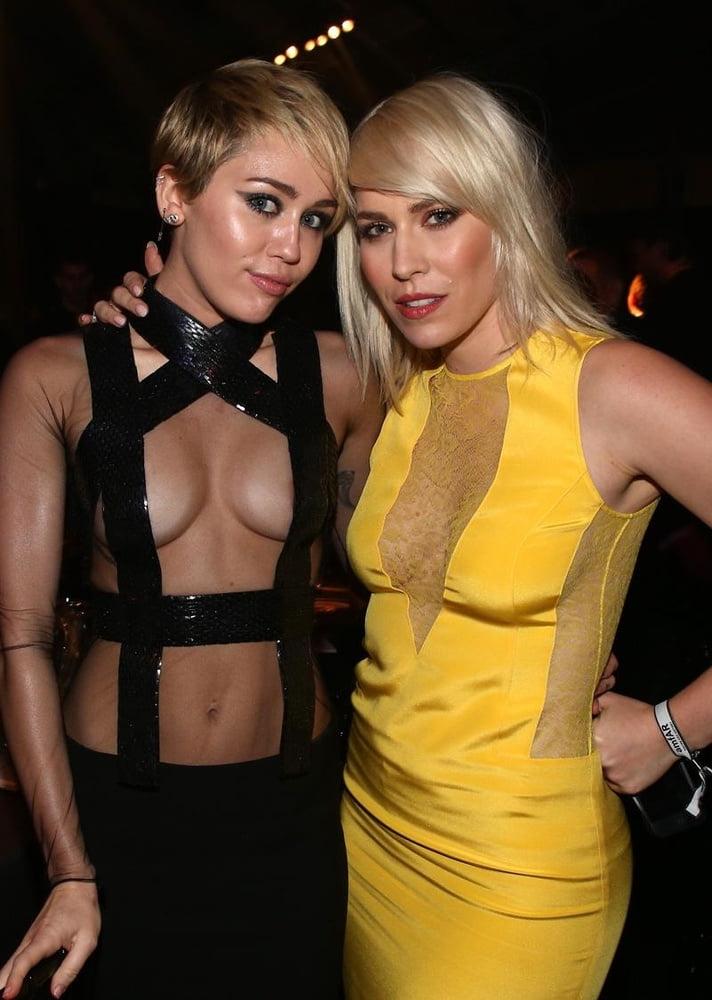 25P Miley Cyrus Nude
