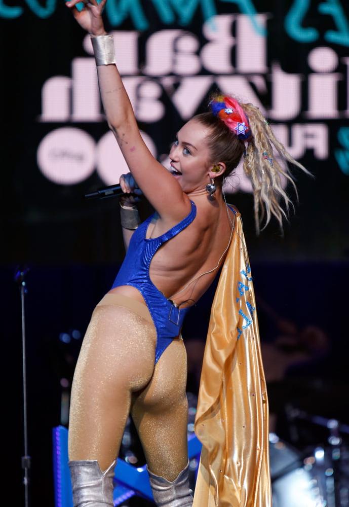 25P Miley Cyrus Nude