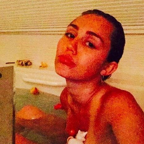 25P Miley Cyrus Nude
