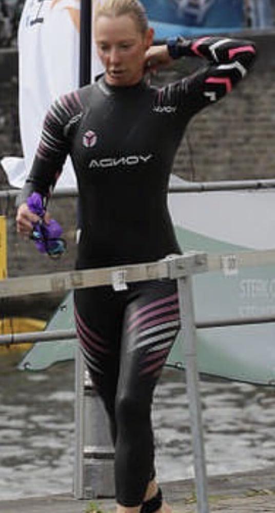 25P Wetsuit Wet Pussies 20
