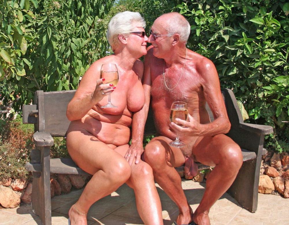 24P NUDE OUTDOORS