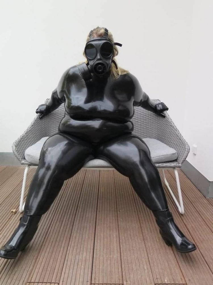 25P Latex amateur and selfie 110