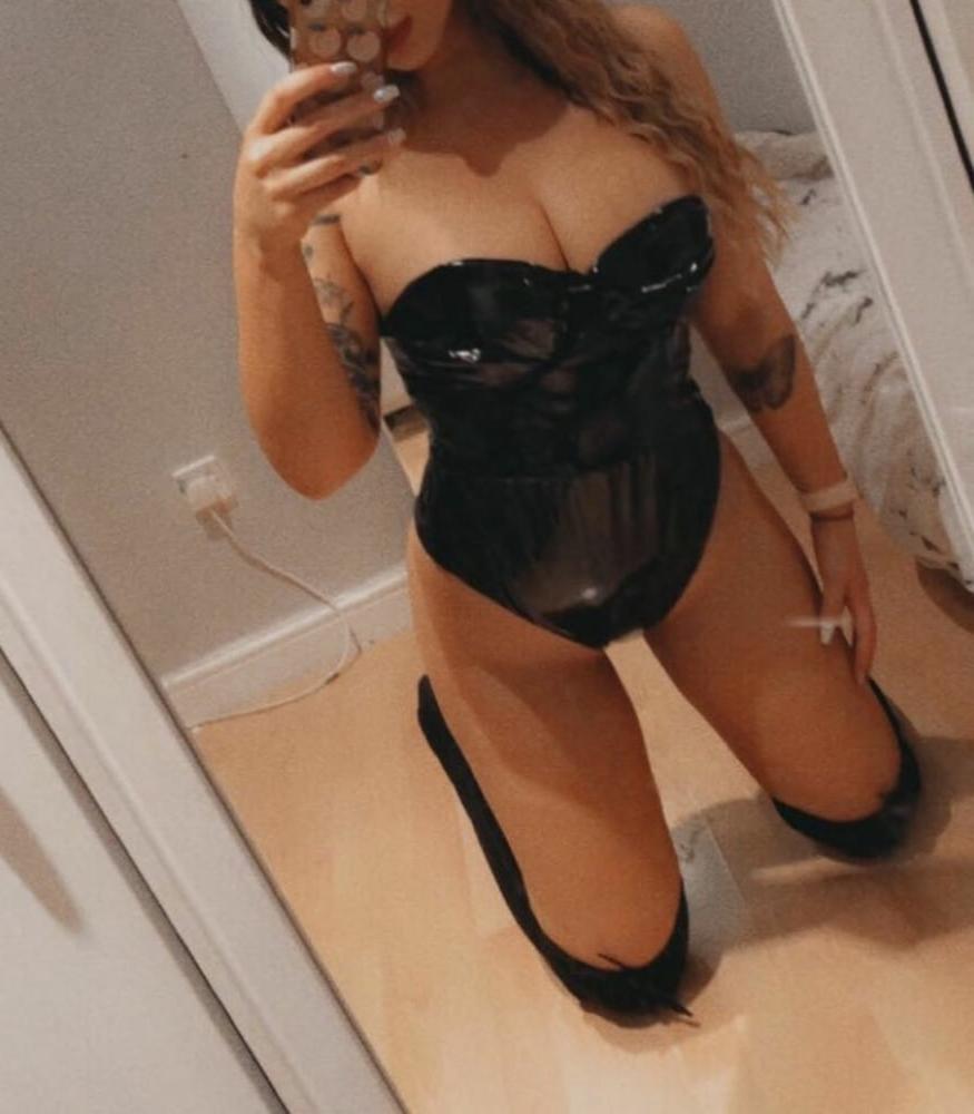 25P Latex amateur and selfie 110