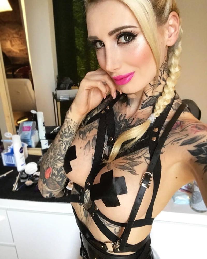 25P Latex amateur and selfie 110