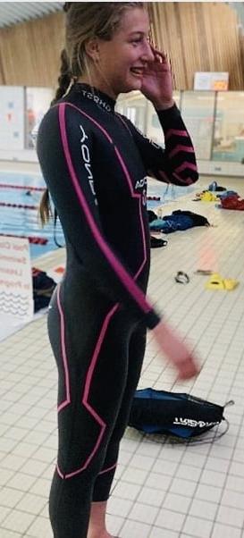 25P Wetsuit Wet Pussies 20