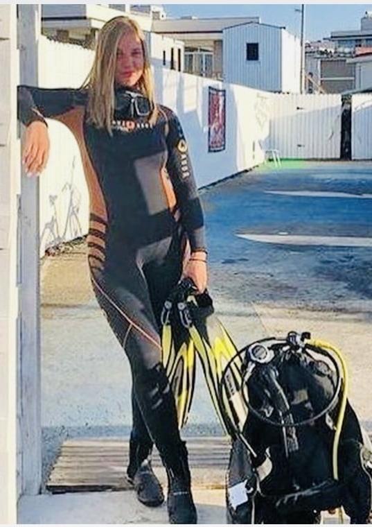 25P Wetsuit Wet Pussies 16