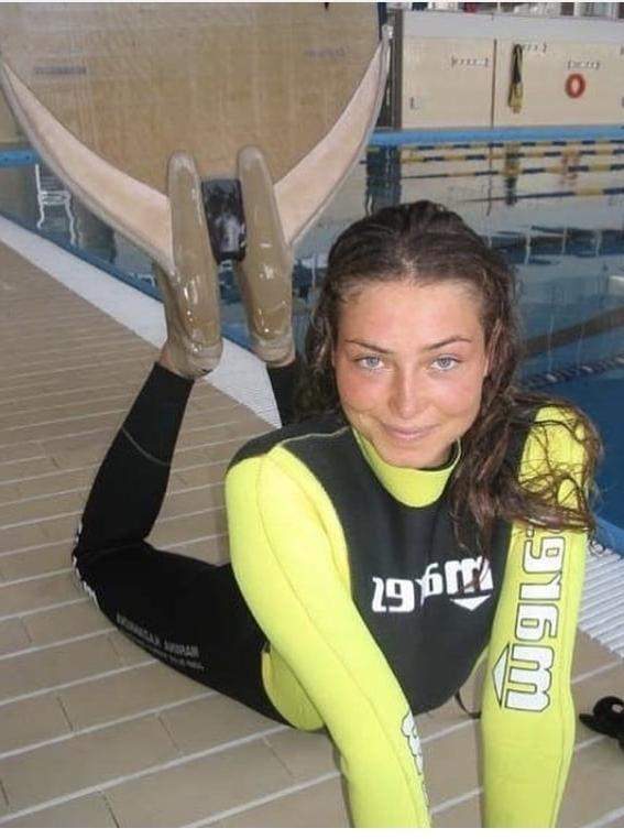 25P Wetsuit Wet Pussies 16