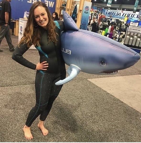 25P Wetsuit Wet Pussies 16