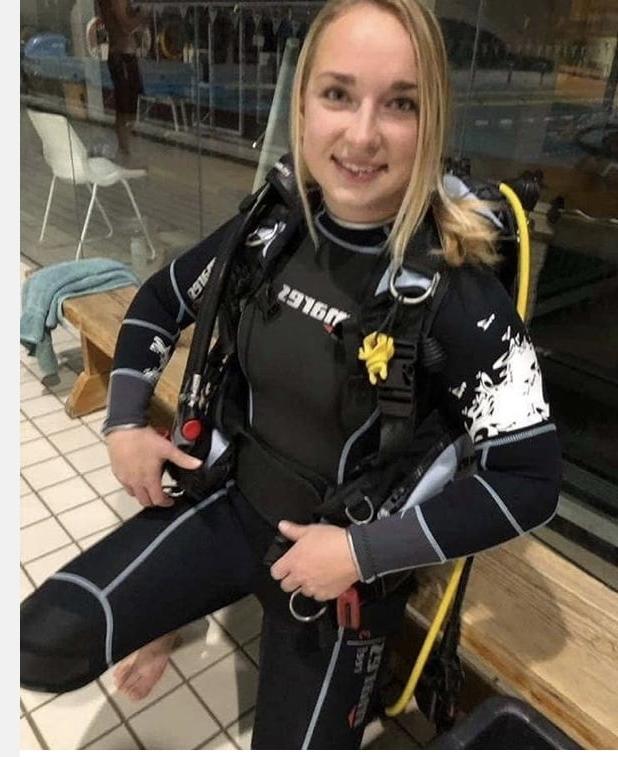 25P Wetsuit Wet Pussies 16