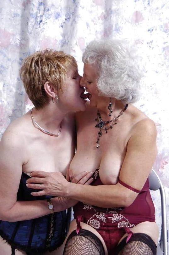25P Grannies mostly nude
