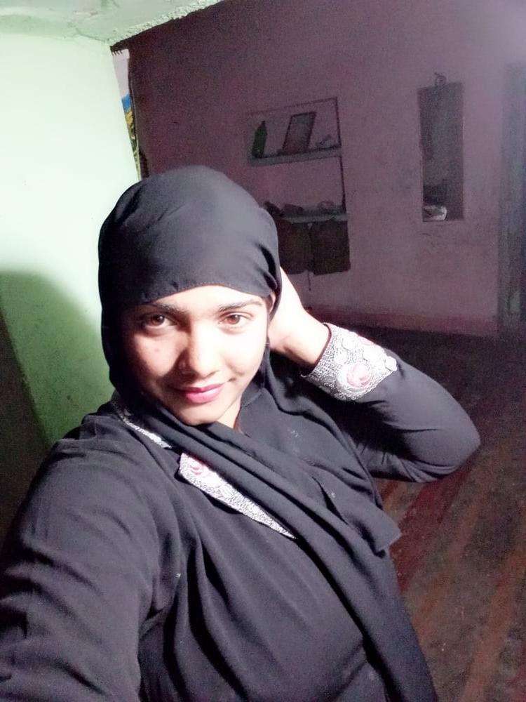 6P Roshni hot bussy