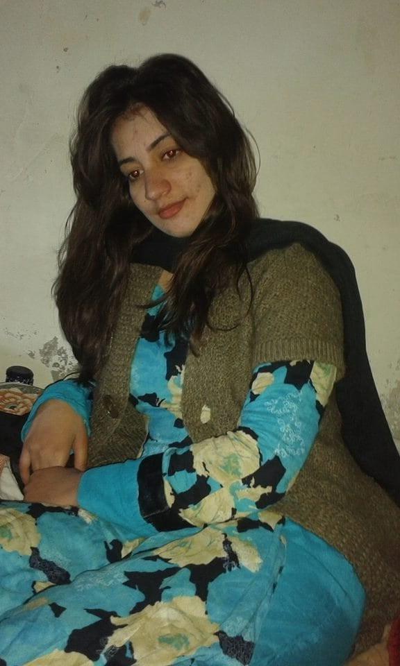 23P safa BEAUTIFUL PAKI BABE NUDE SELFIE PICS LEAKED
