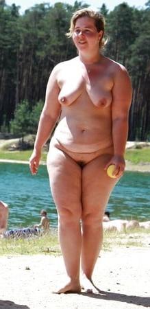 25P Nude outside
