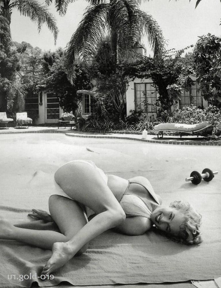 25P Marilyn Monroe Nude