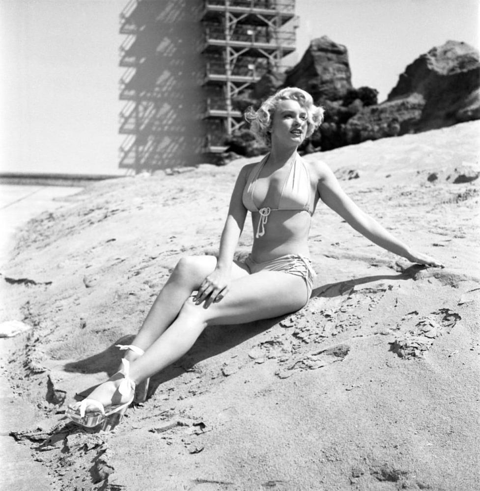 25P Marilyn Monroe Nude
