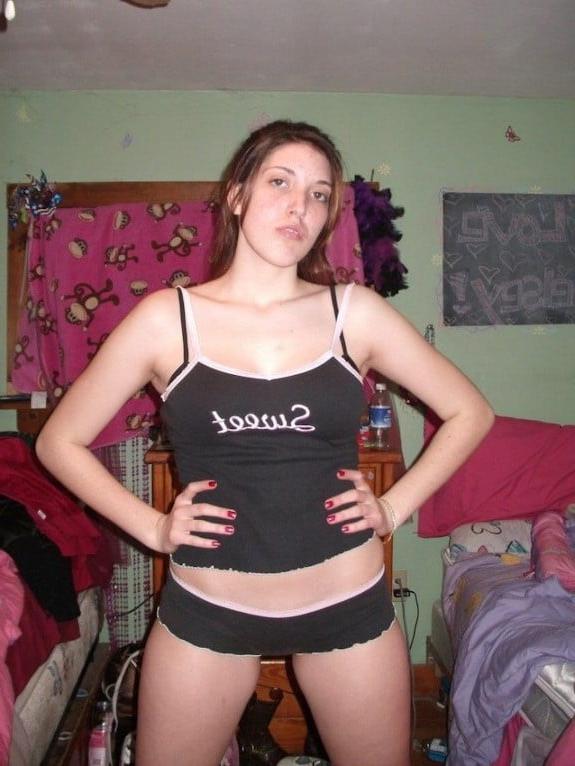 12P Best Nude Ella