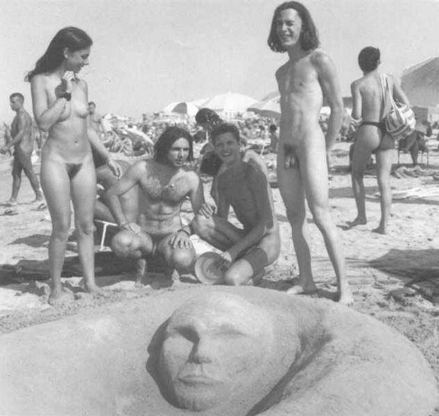 25P Cap d'Agde Nudist Girl