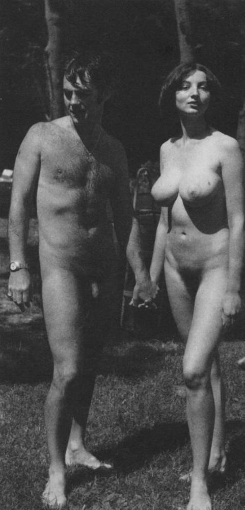 25P Melanie and another nudist