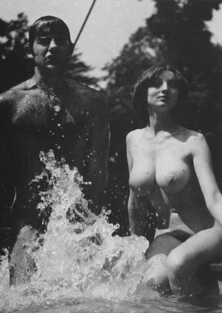 25P Melanie and another nudist