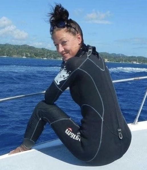 25P Wetsuit Wet Pussies 18