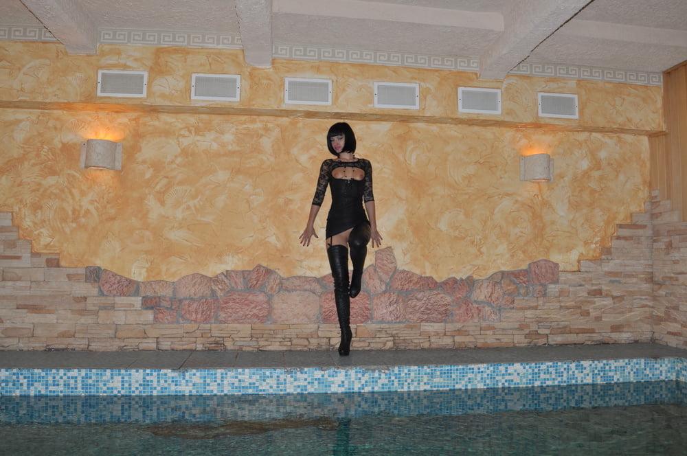 25P Sexwife Marisha has fun in a sauna with men