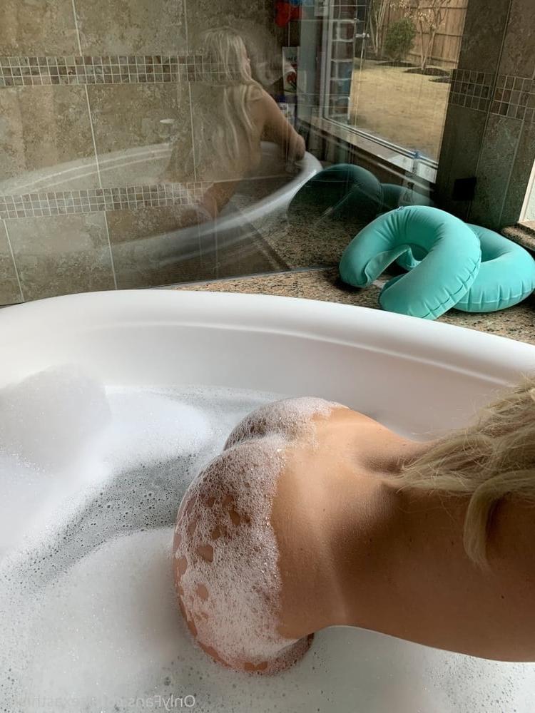 25P Famous Blond Instagram Life Coach MILF - Texas Thighs
