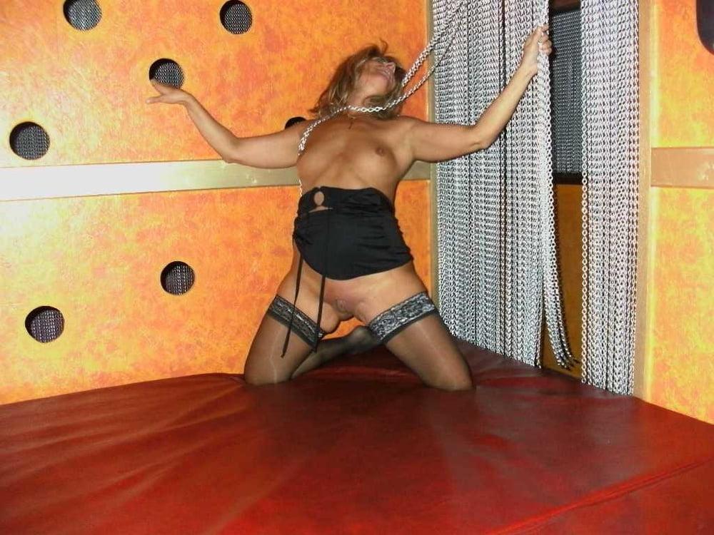 19P Slutty Milf Lisa Flashing In The Club