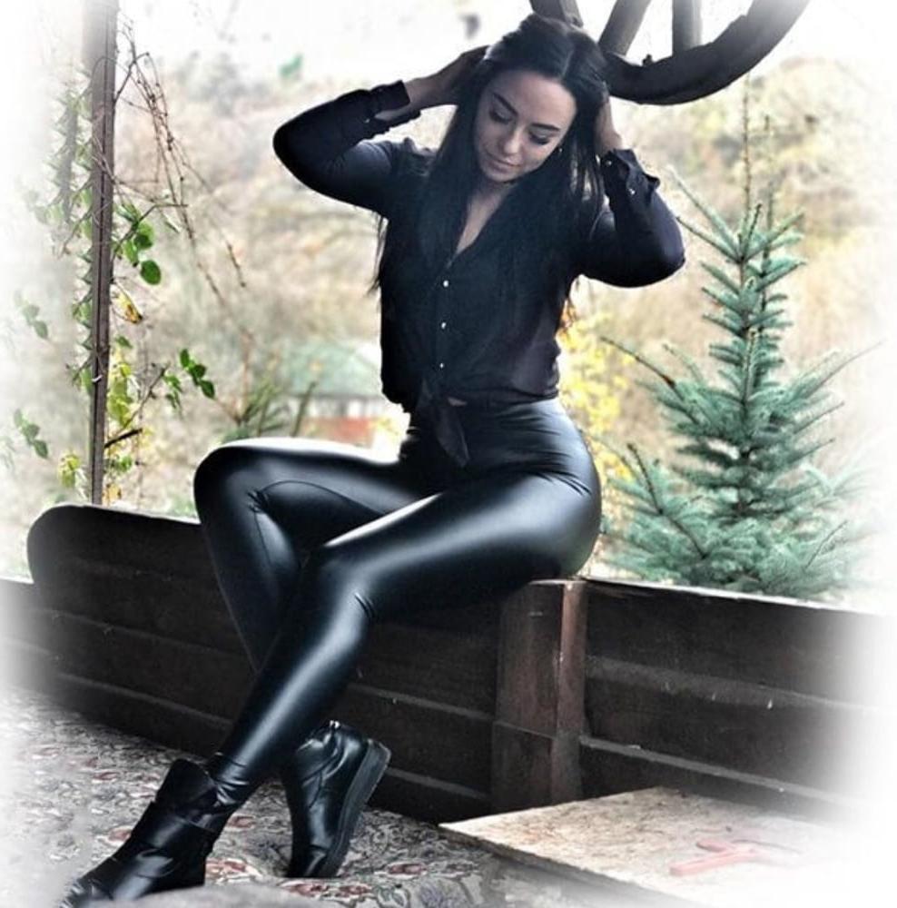 25P Boots, latex and leather hmmmmm horny