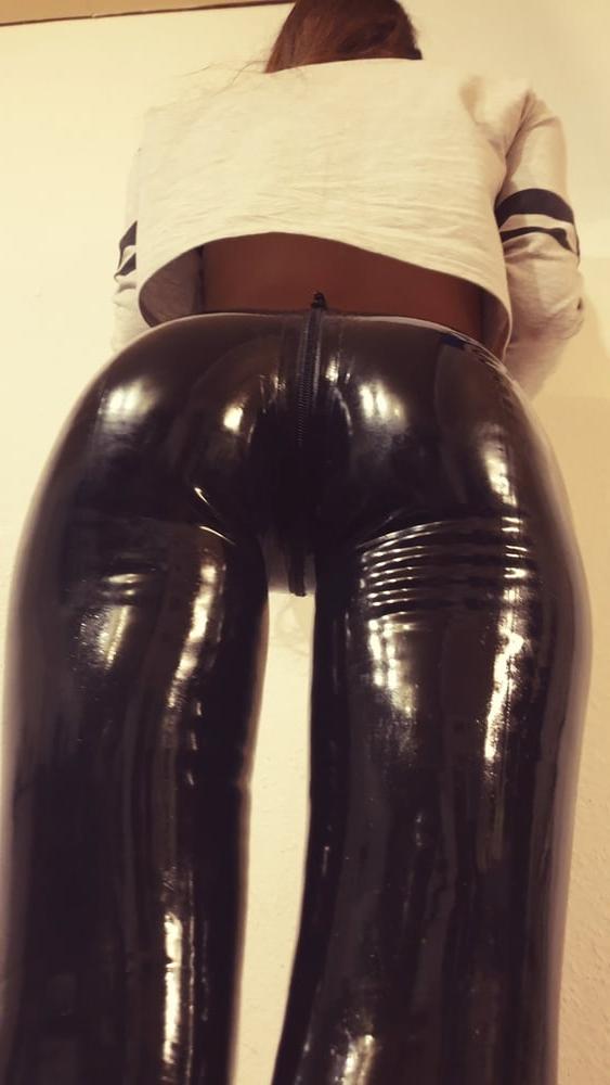 25P Boots, latex and leather hmmmmm horny