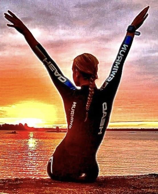 25P Wetsuit Wet Pussies 17
