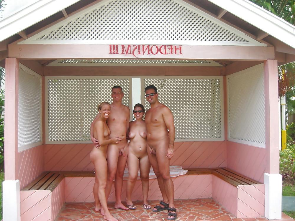 25P Nudist Couples - Groups