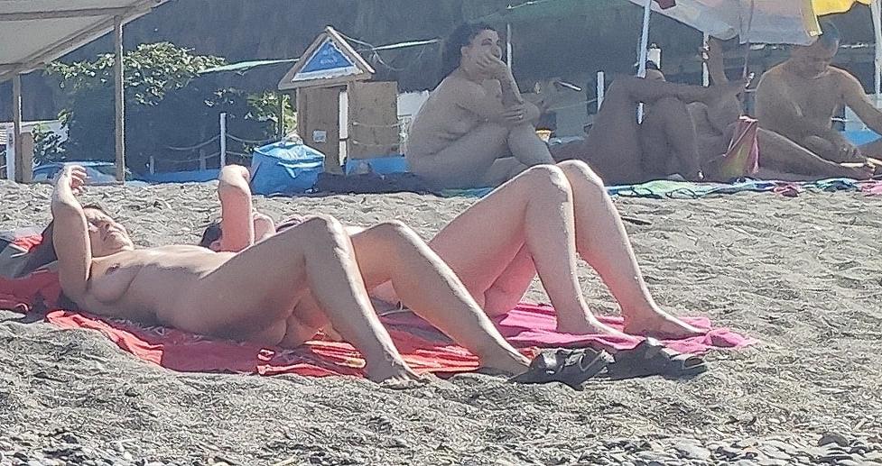25P First 2020 nudist beach Day